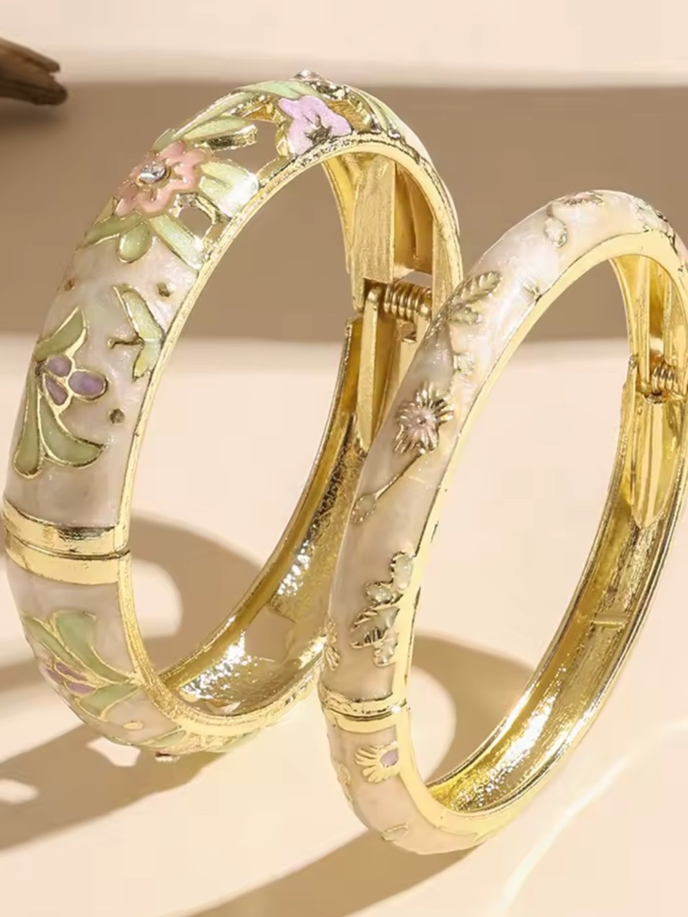 Daisy Cream Floral Bangle Bracelet Set
